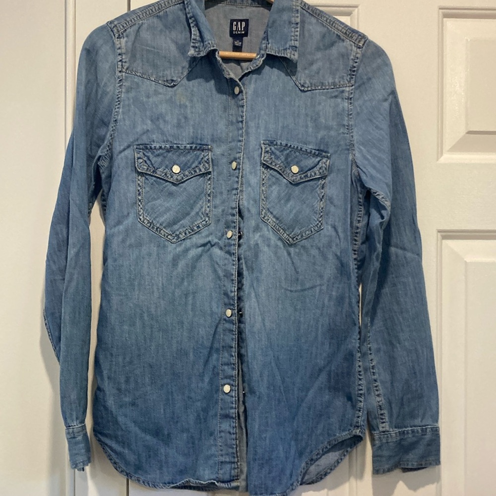Gap denim snap shirt size XS